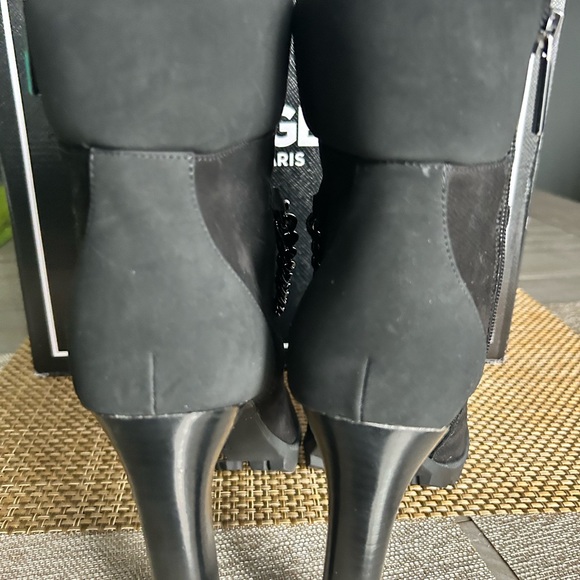 Karl Lagerfeld Paris - Style Victoria Black Heel Boots - Picture 4 of 6